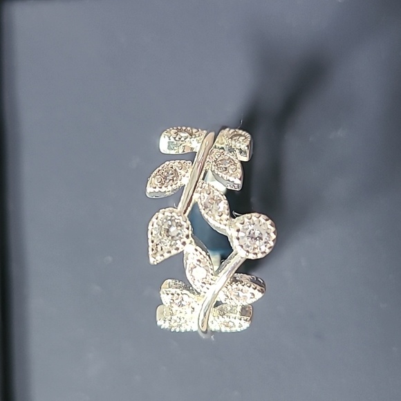 BEAUTIFUL CUBIC ZIRCONIA PURE SILVER PLATED RING SIZE 7 - Picture 2 of 5